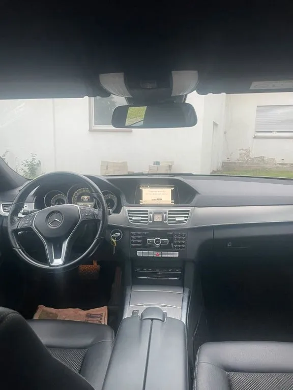Mercedes-Benz E 220