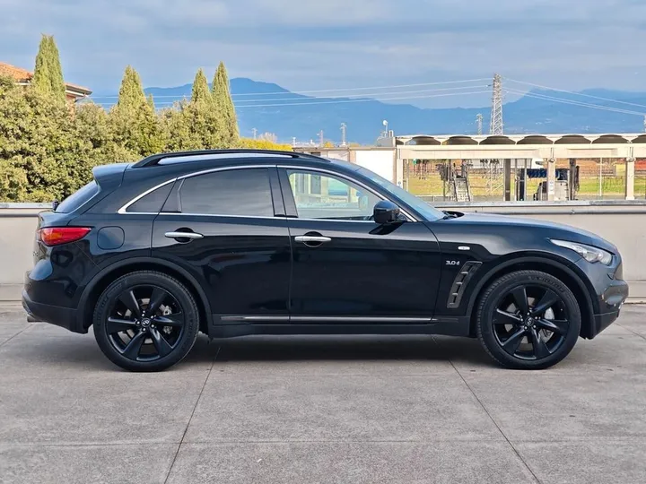 Infiniti QX70