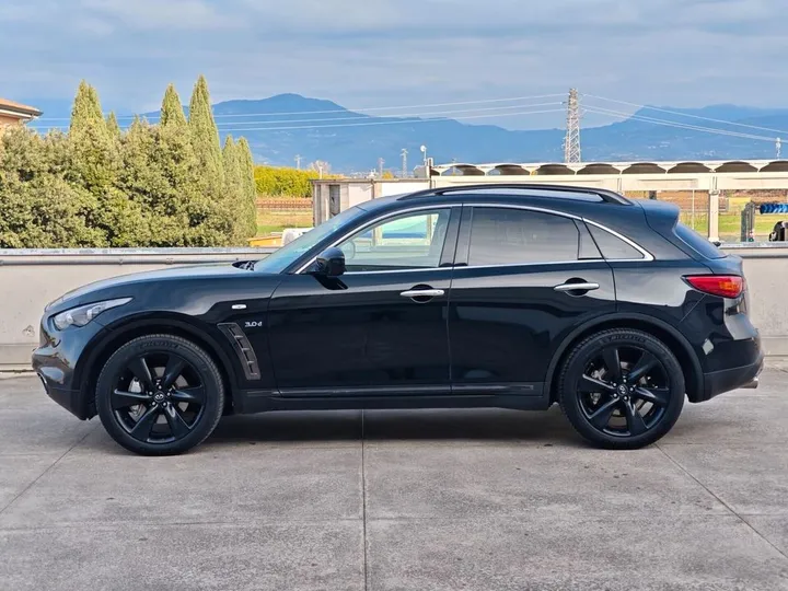 Infiniti QX70
