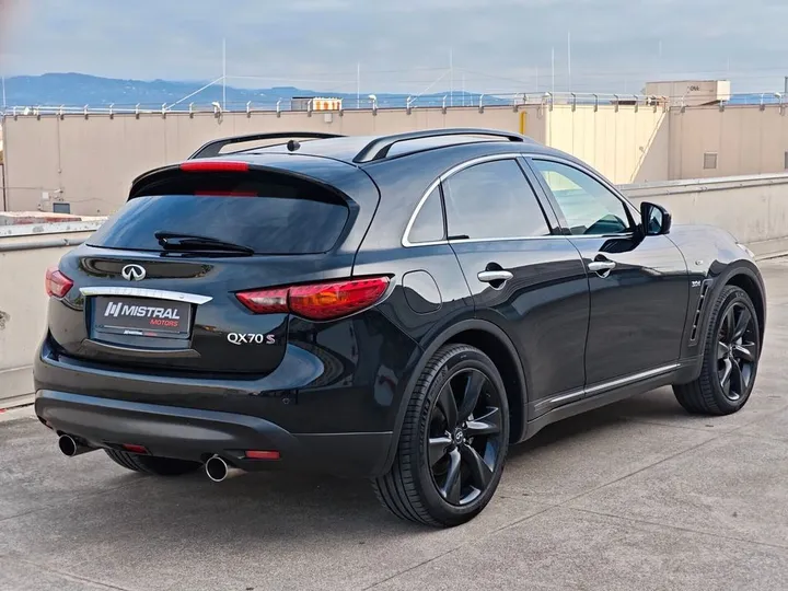 Infiniti QX70