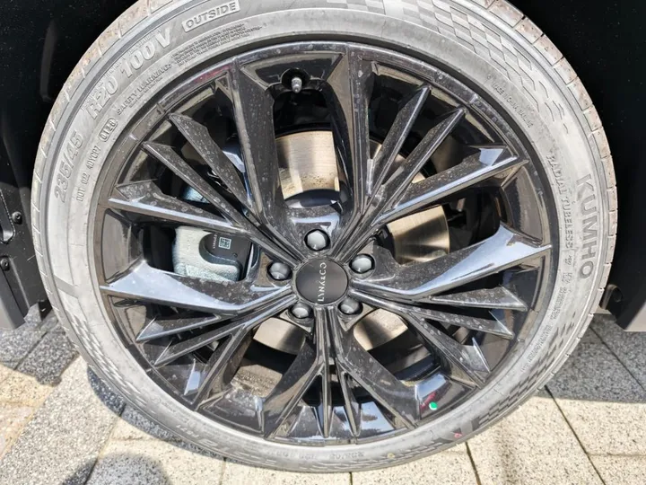 Lynk&Co 01