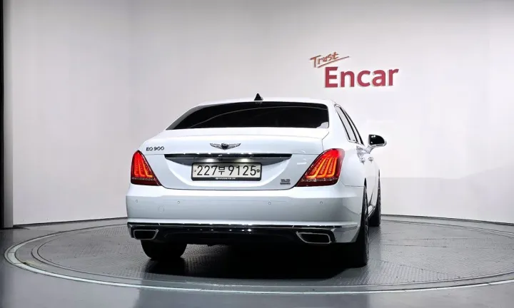 Genesis EQ900