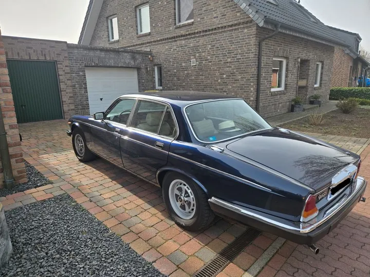 Jaguar XJ12