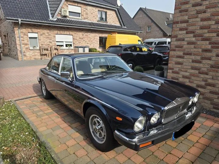 Jaguar XJ12