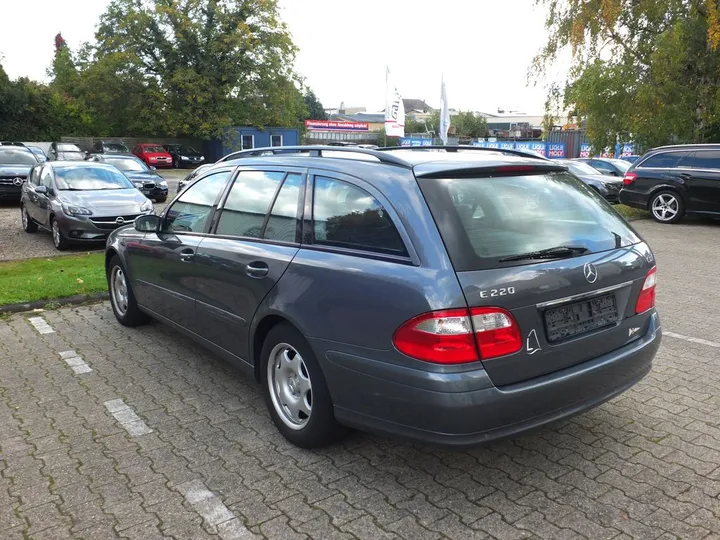 Mercedes-Benz E 220