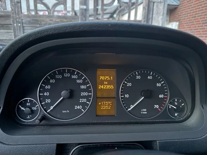 Mercedes-Benz A 200