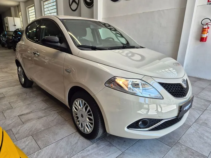 Lancia Ypsilon