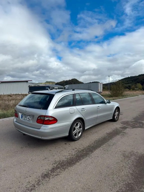 Mercedes-Benz E 220