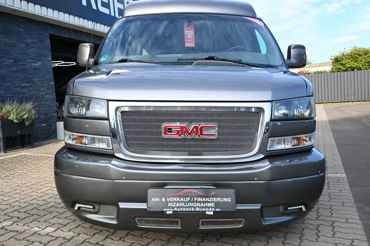 GMC Savana