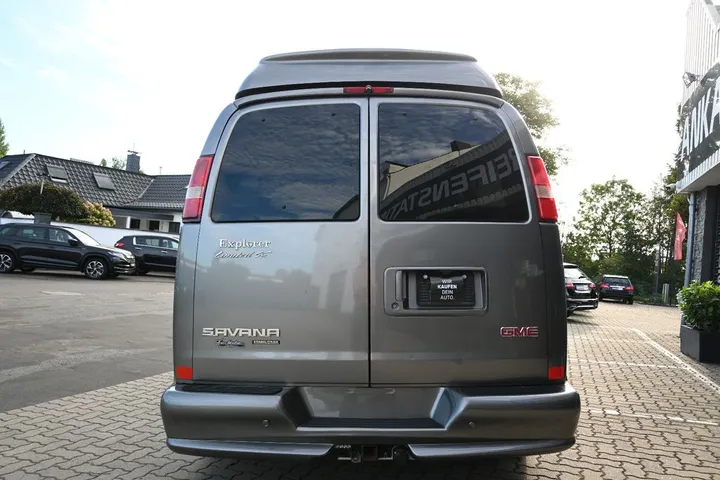 GMC Savana