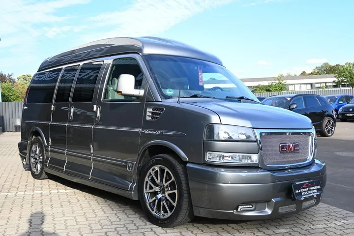 GMC Savana