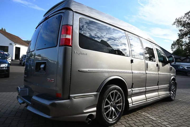GMC Savana