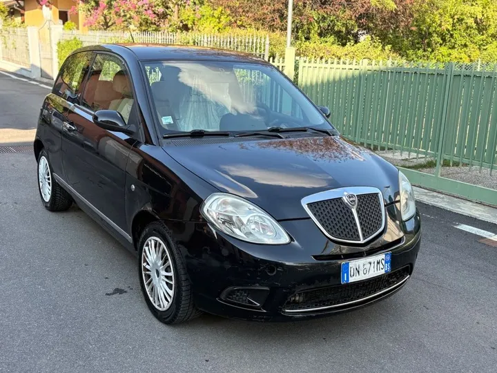 Lancia Ypsilon