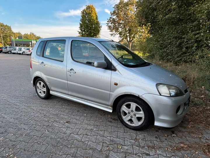 Daihatsu YRV