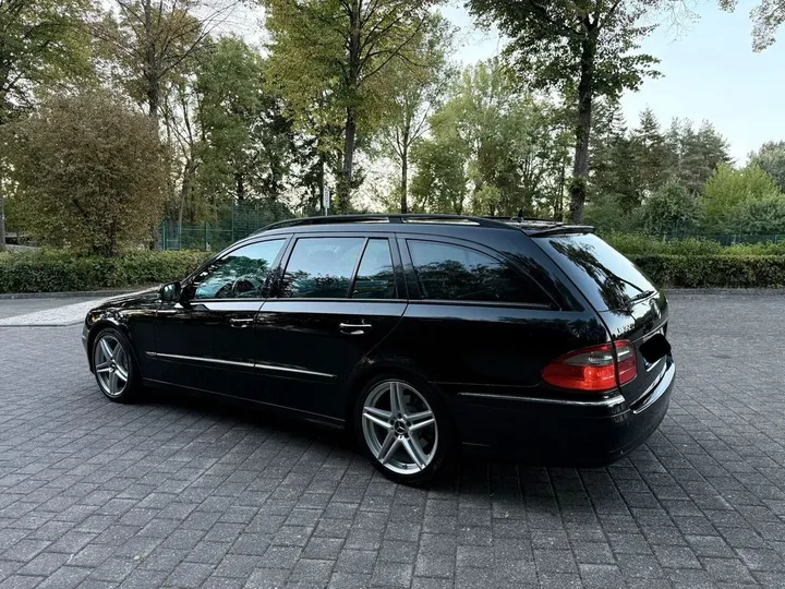 Mercedes-Benz E 320