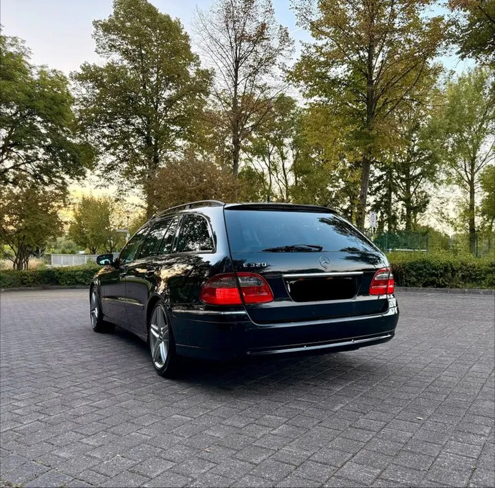 Mercedes-Benz E 320