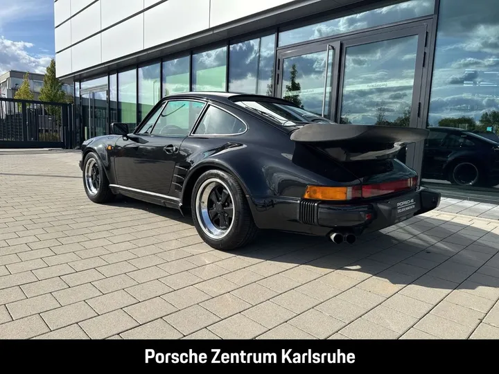 Porsche 930