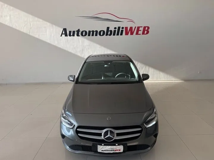 Mercedes-Benz B 180