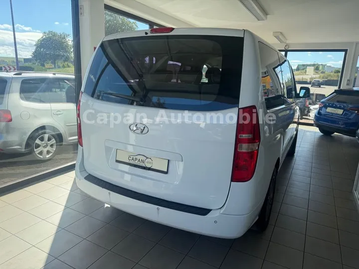 Hyundai H-1 Starex