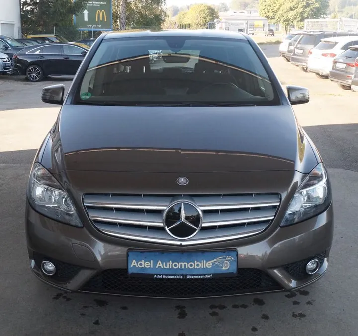 Mercedes-Benz B 180