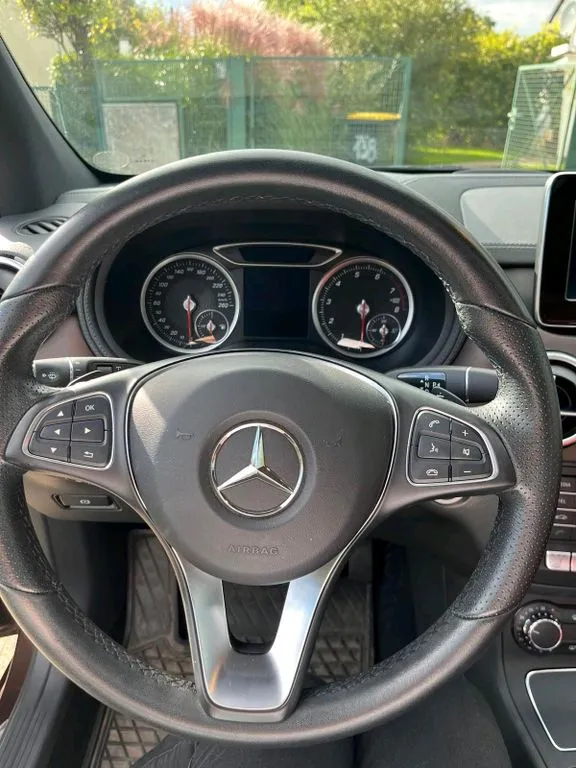 Mercedes-Benz B 200