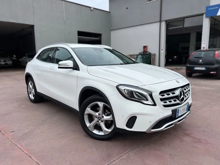 Mercedes-Benz GLA 200