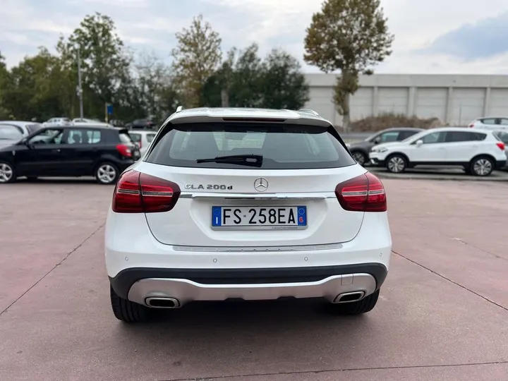 Mercedes-Benz GLA 200