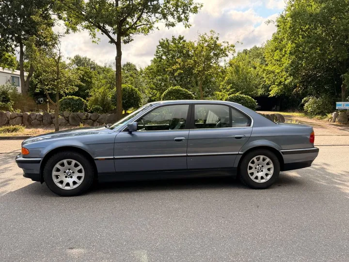 BMW 735