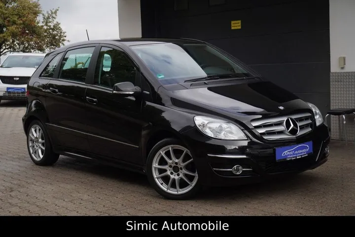 Mercedes-Benz B 180