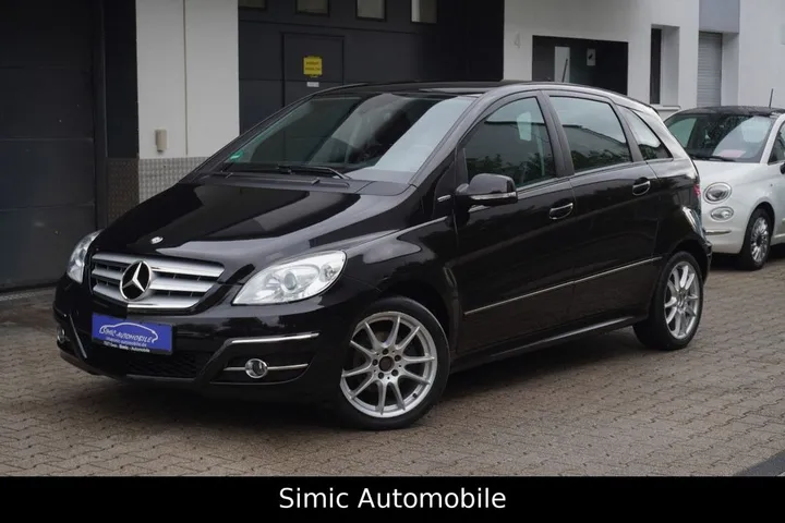 Mercedes-Benz B 180
