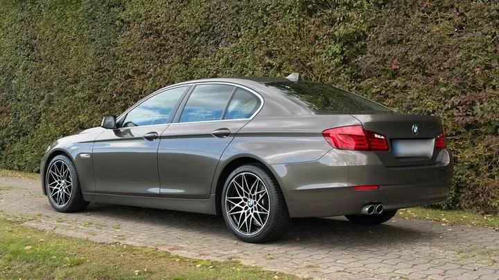 BMW 523