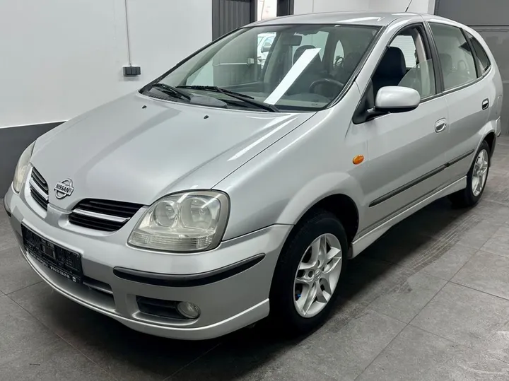 Nissan Almera Tino