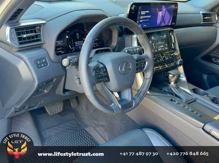 Lexus LX 600
