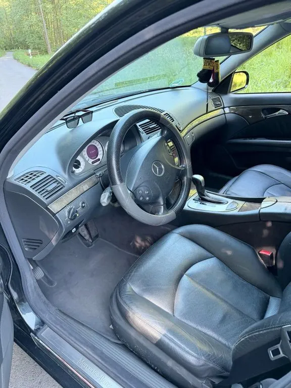 Mercedes-Benz E 320