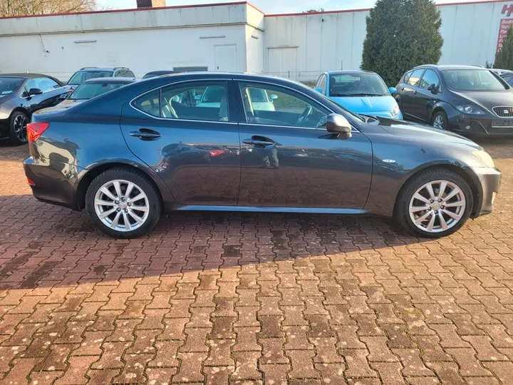 Lexus IS 220