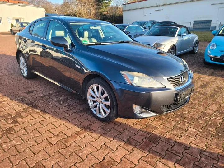 Lexus IS 220