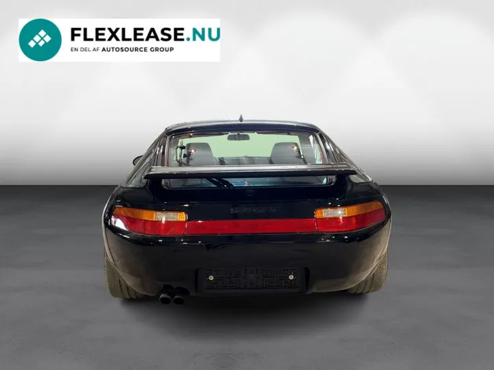 Porsche 928