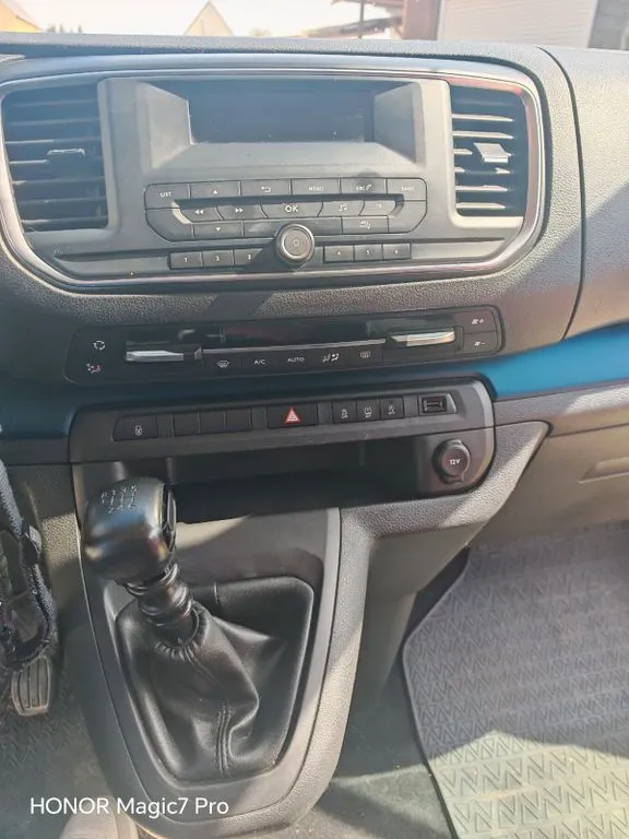 Peugeot Traveller