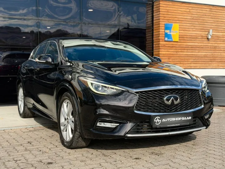 Infiniti Q30