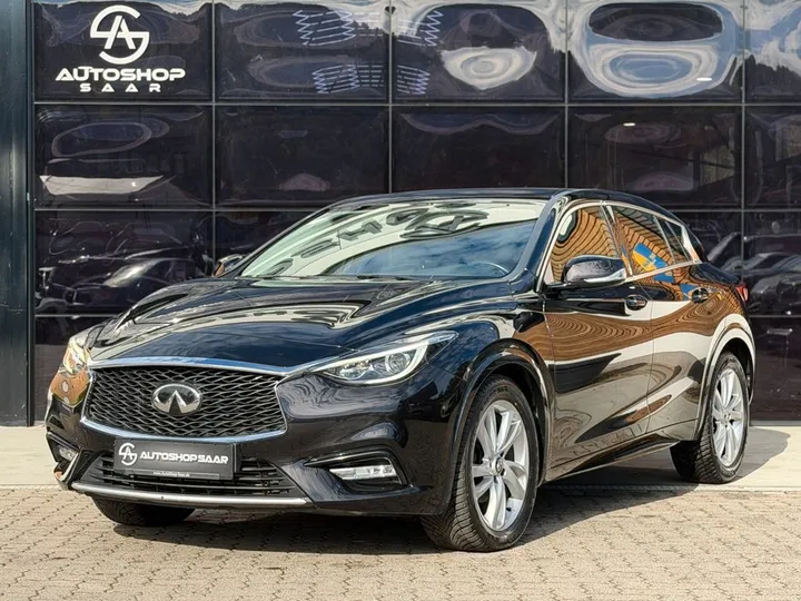 Infiniti Q30