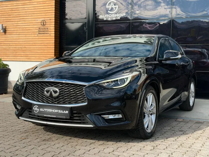 Infiniti Q30
