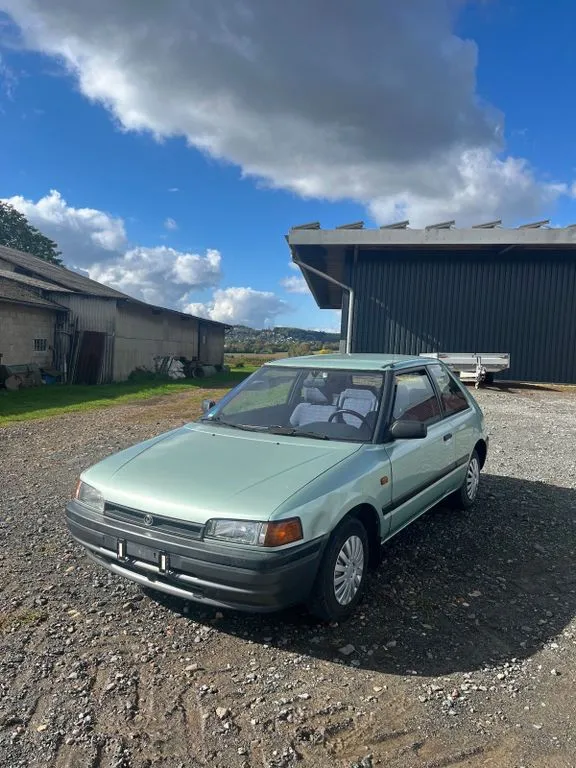 Mazda 323