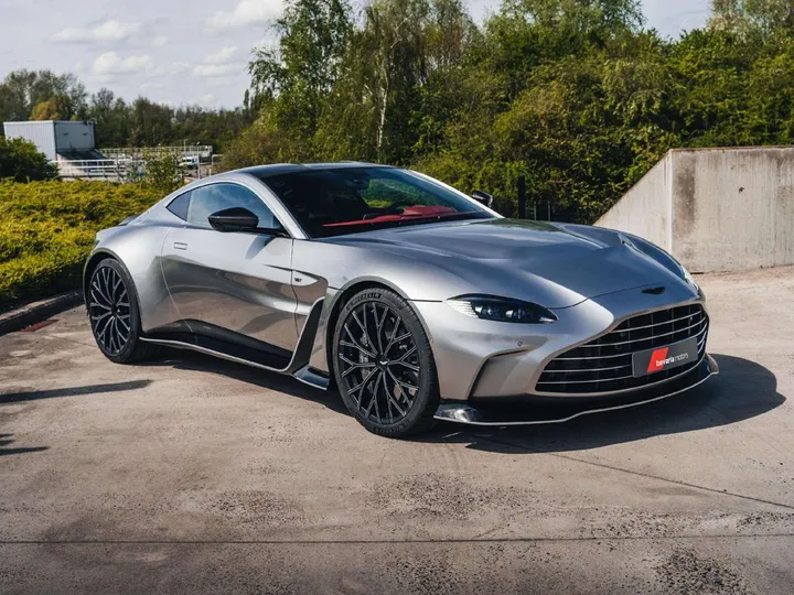 Aston Martin V12 Vantage