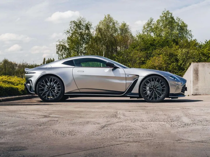 Aston Martin V12 Vantage