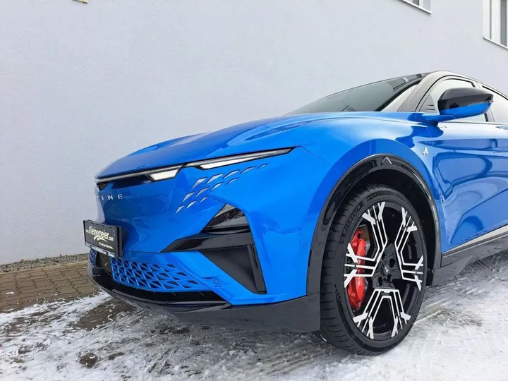 Alpine A390