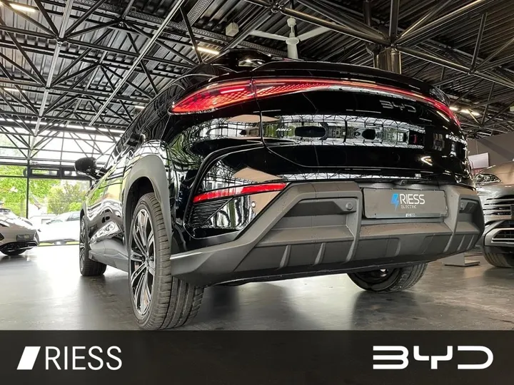 BYD SEALION 7