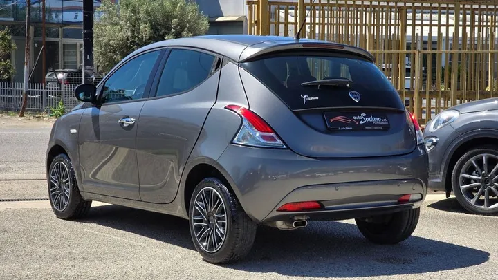 Lancia Ypsilon