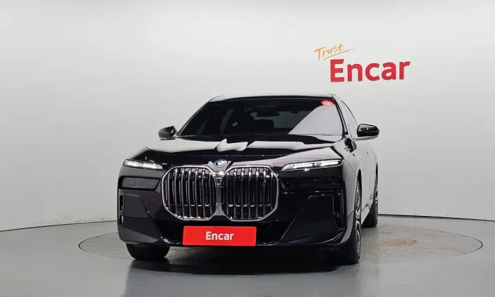 BMW i7