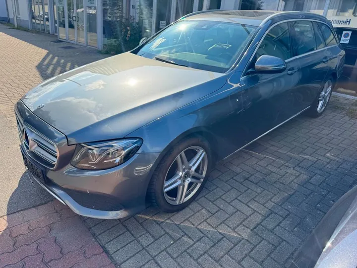 Mercedes-Benz E 220