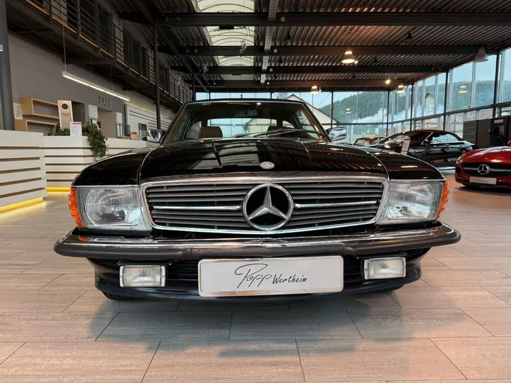 Mercedes-Benz SL 560